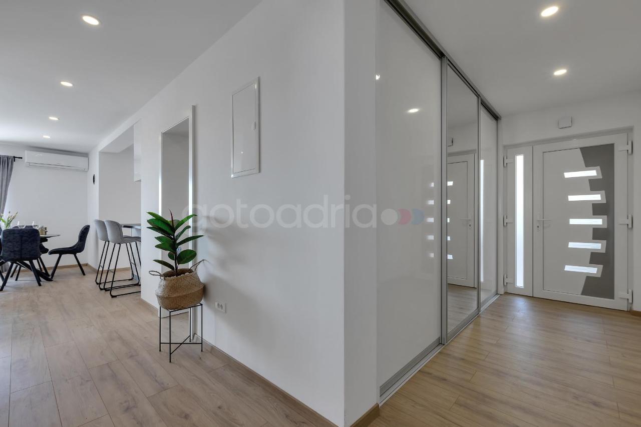 Luxurious Apartments Lara&Luka มาคาร์สกา ภายนอก รูปภาพ