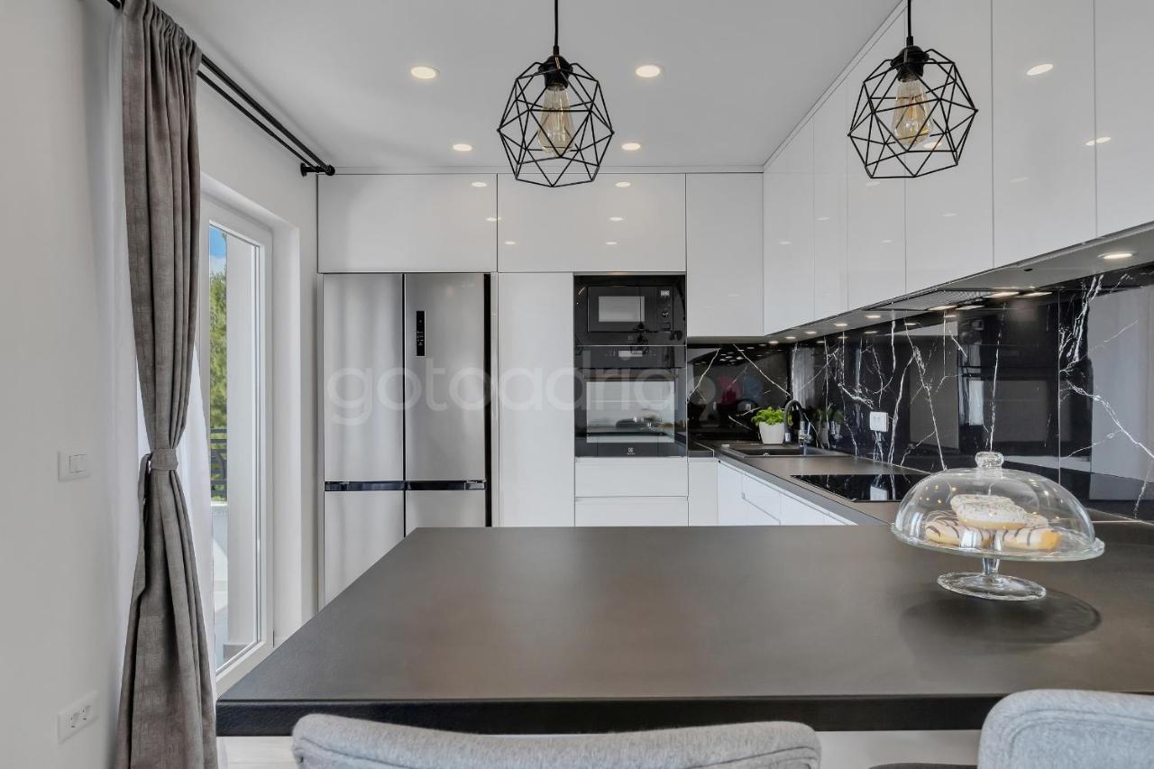 Luxurious Apartments Lara&Luka มาคาร์สกา ภายนอก รูปภาพ